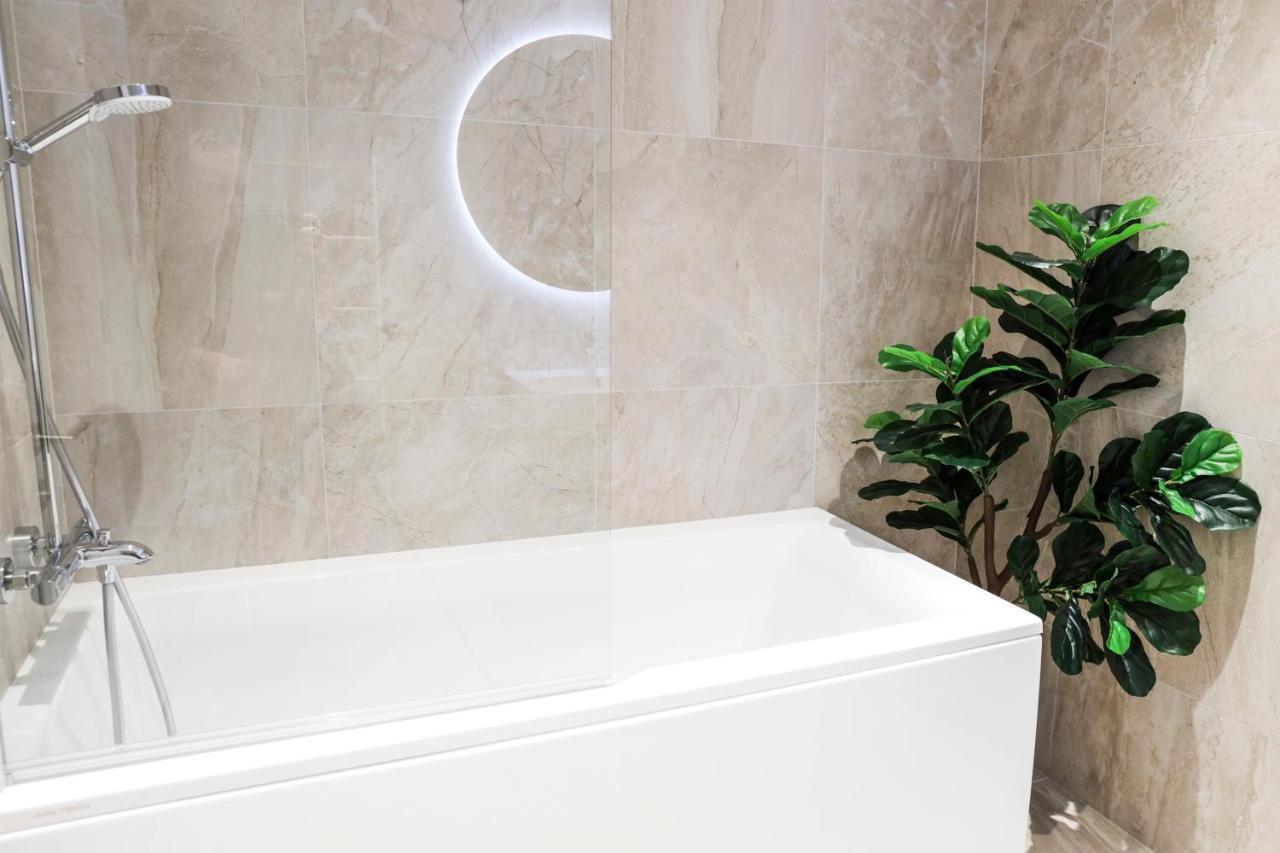Kadriorg Plaza 2 Bedroom Free Parking Ταλίν Εξωτερικό φωτογραφία